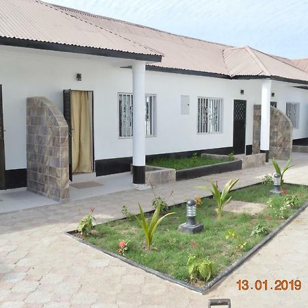 Sukuta Nema Guest House Banjul Eksteriør bilde