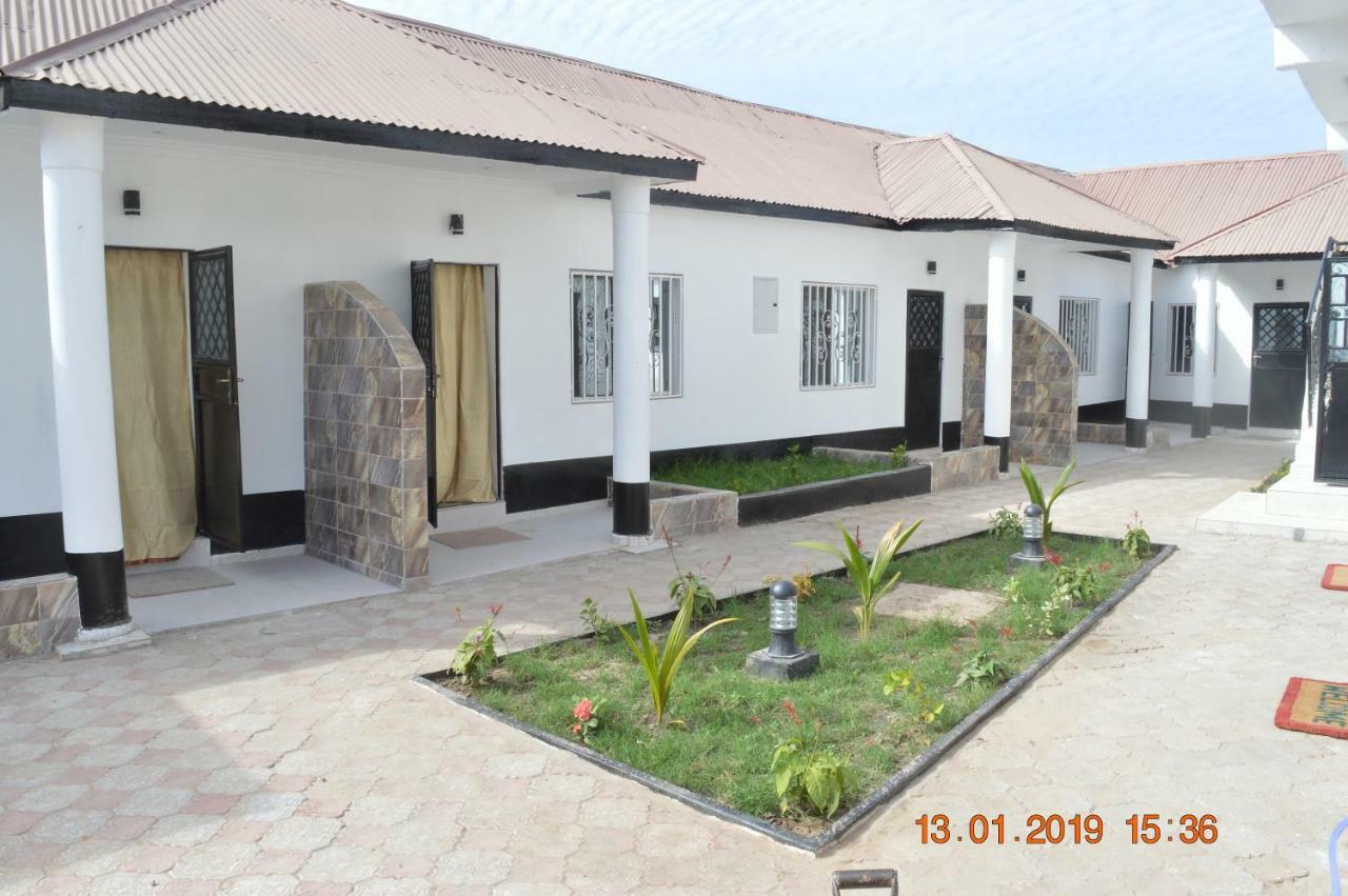 Sukuta Nema Guest House Banjul Eksteriør bilde