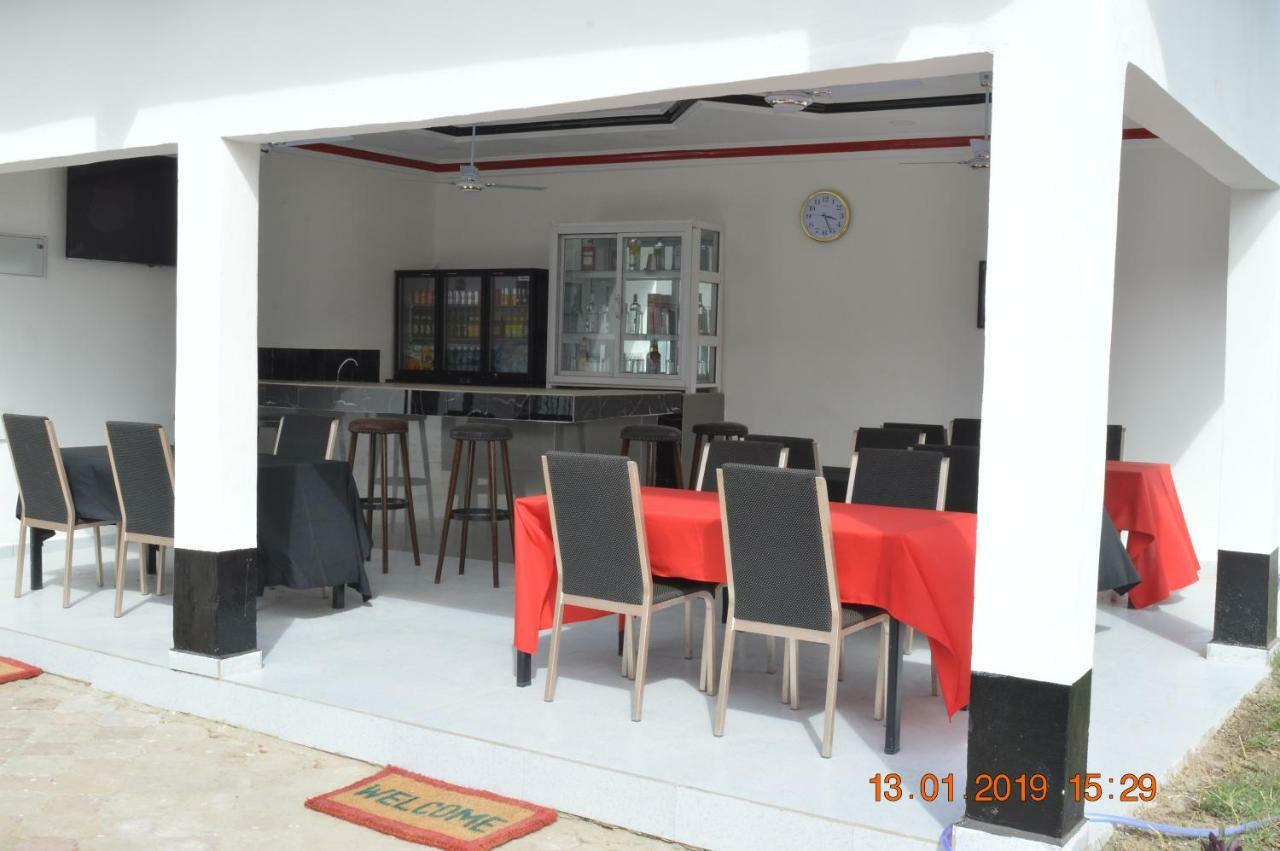 Sukuta Nema Guest House Banjul Eksteriør bilde