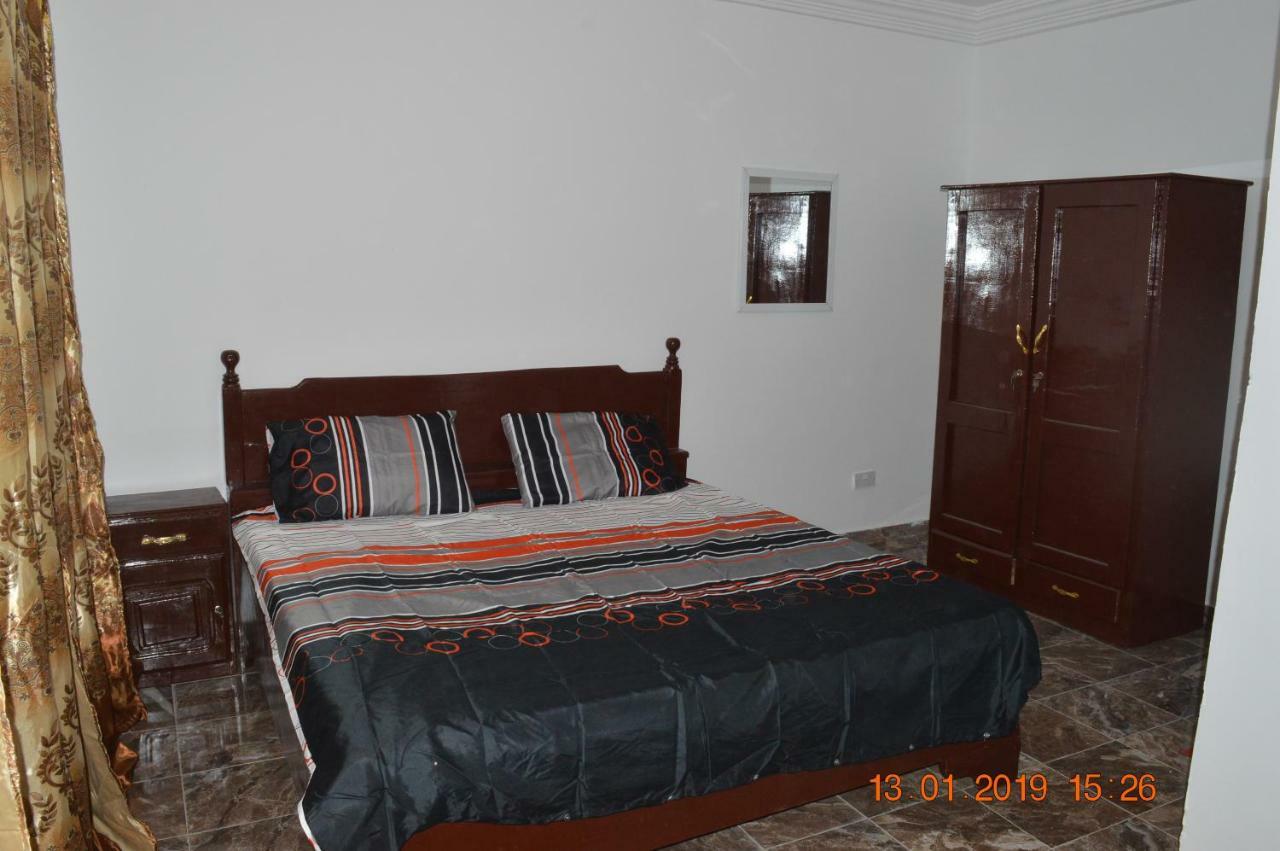 Sukuta Nema Guest House Banjul Eksteriør bilde