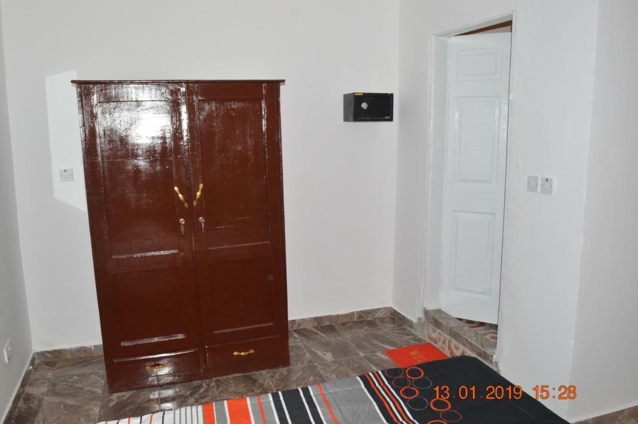 Sukuta Nema Guest House Banjul Eksteriør bilde