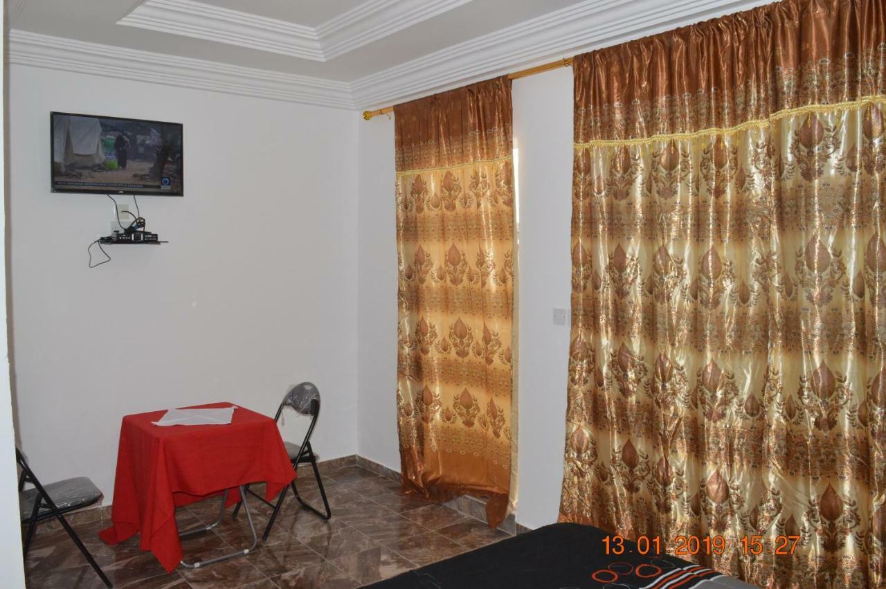 Sukuta Nema Guest House Banjul Eksteriør bilde