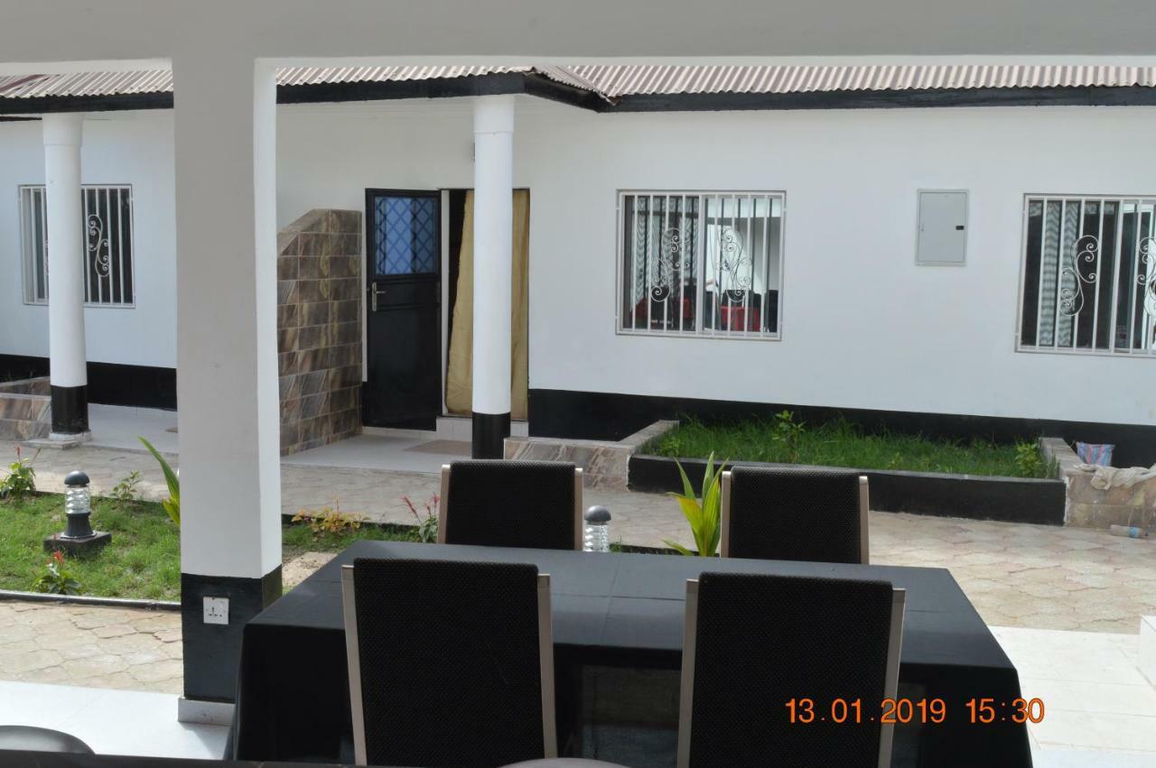 Sukuta Nema Guest House Banjul Eksteriør bilde