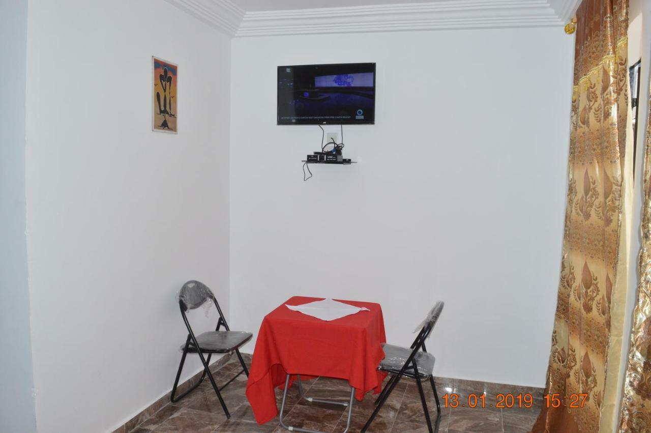 Sukuta Nema Guest House Banjul Eksteriør bilde