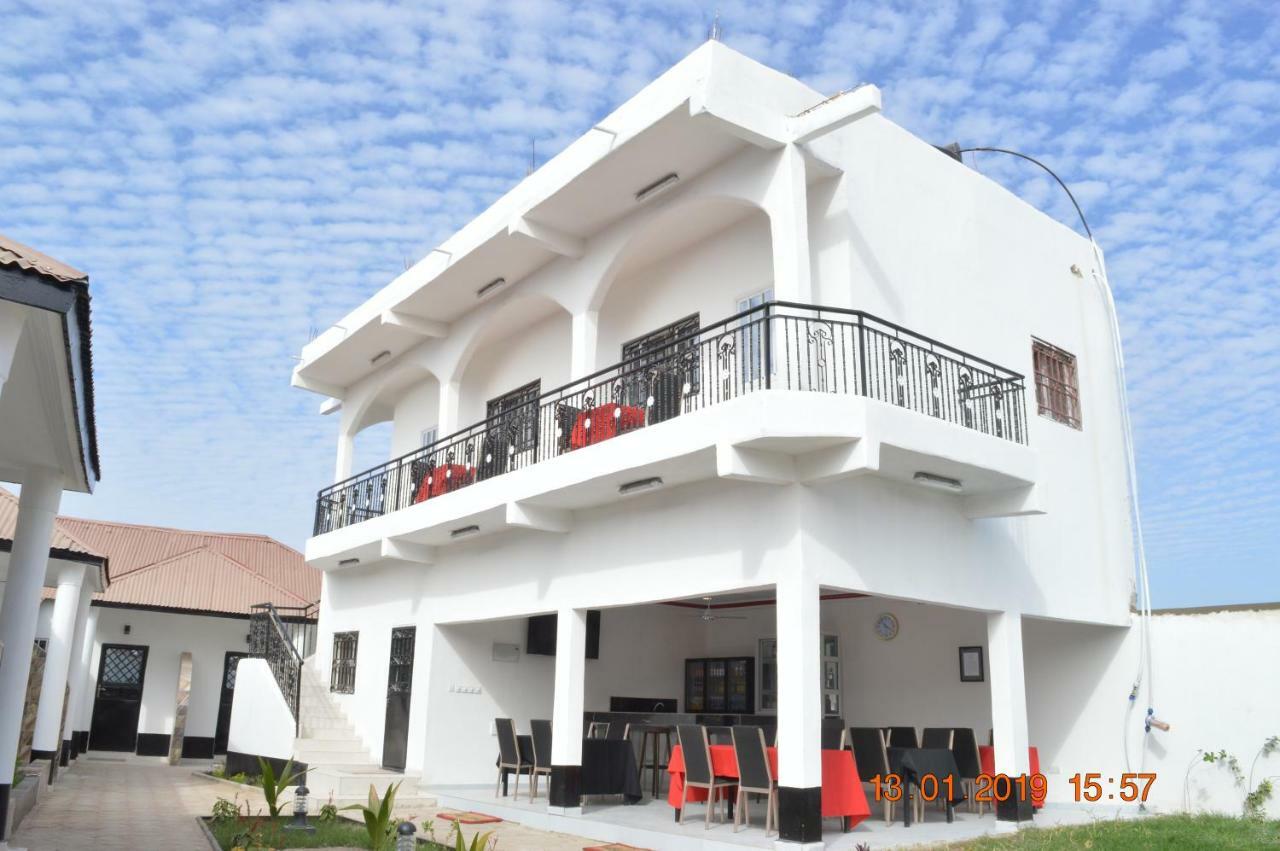Sukuta Nema Guest House Banjul Eksteriør bilde