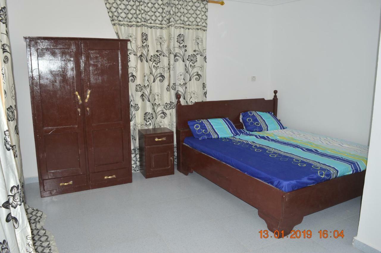 Sukuta Nema Guest House Banjul Eksteriør bilde