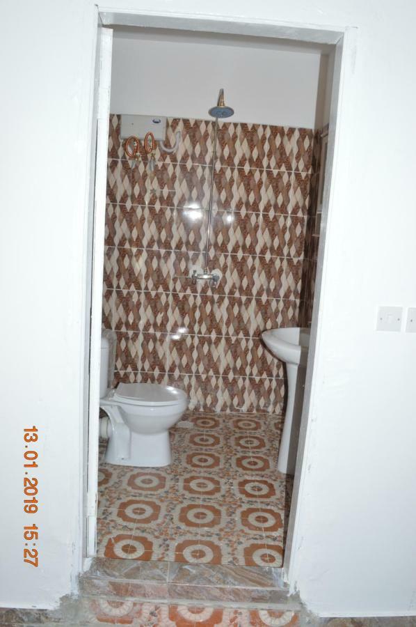 Sukuta Nema Guest House Banjul Eksteriør bilde